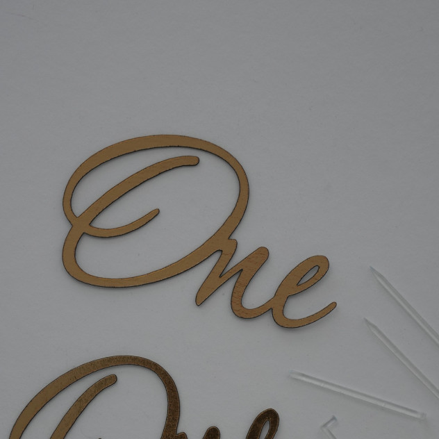 Топпер з картону One золото